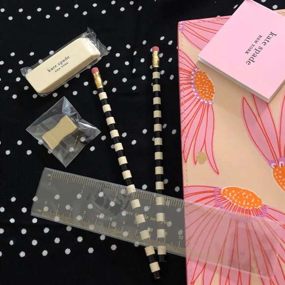 Falling Flower Pencil Pouch & Stationery 6-Piece Set. It is NEW. - Picture 3 of 15